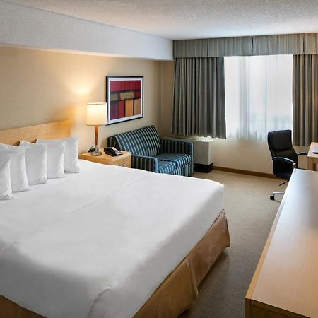 Quality Inn And Suites Montreal East Εξωτερικό φωτογραφία