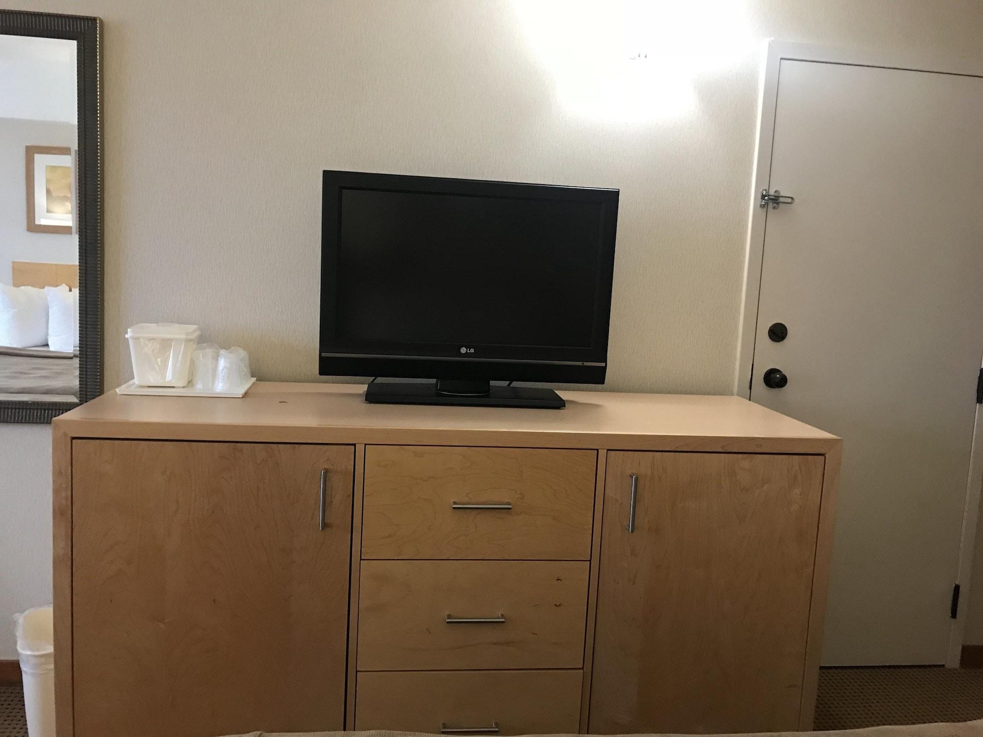 Quality Inn And Suites Montreal East Εξωτερικό φωτογραφία