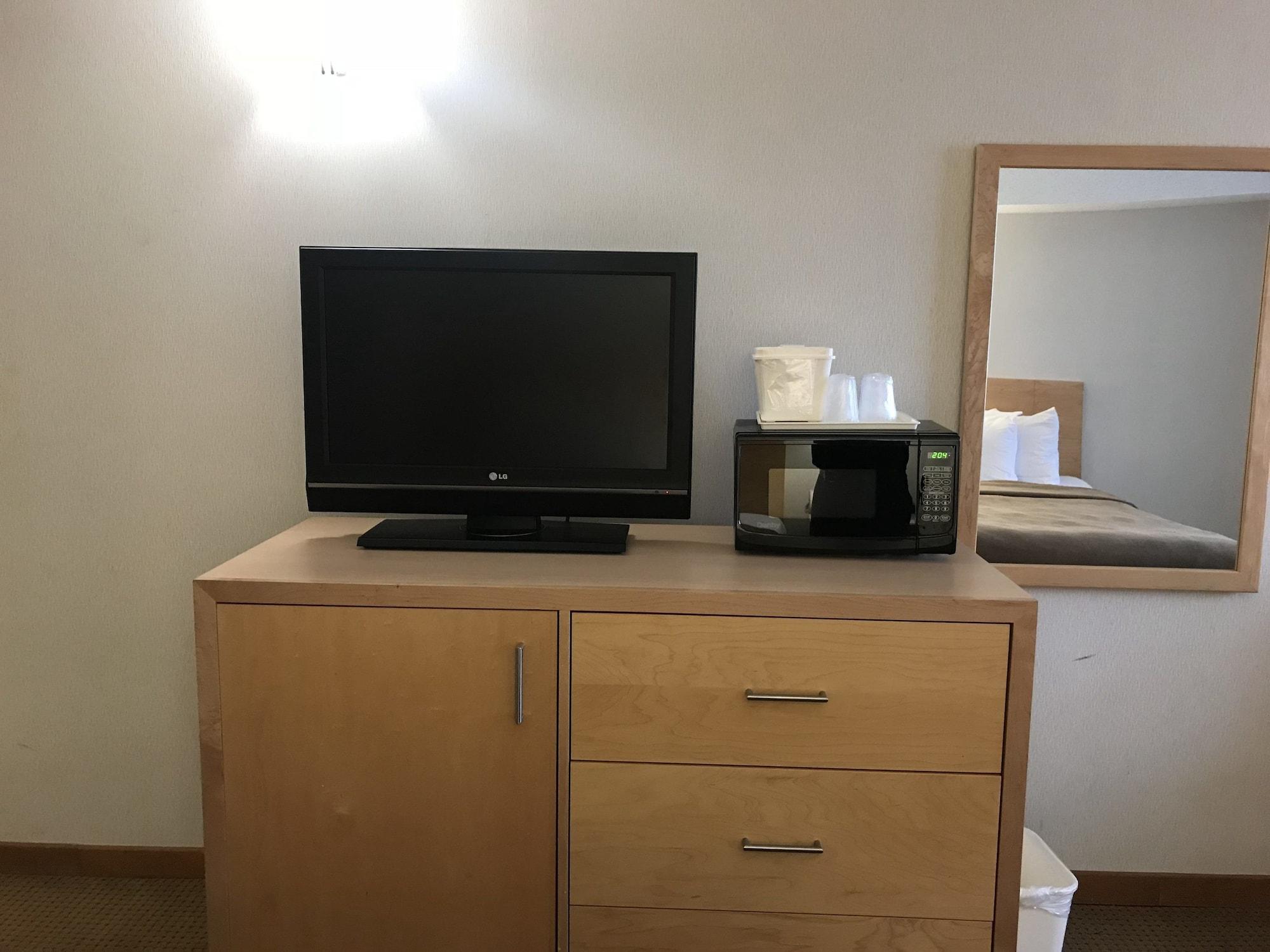 Quality Inn And Suites Montreal East Εξωτερικό φωτογραφία