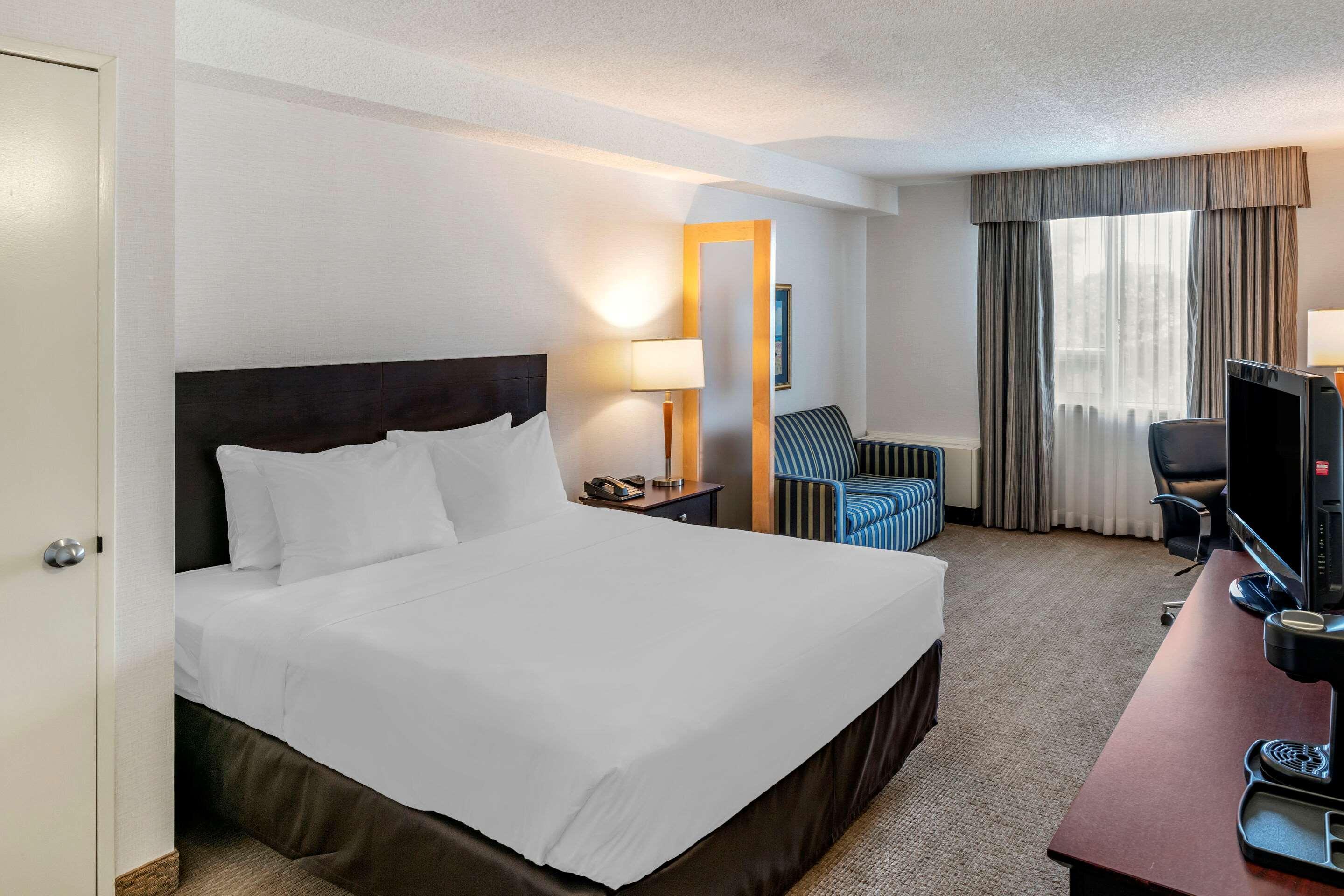 Quality Inn And Suites Montreal East Εξωτερικό φωτογραφία