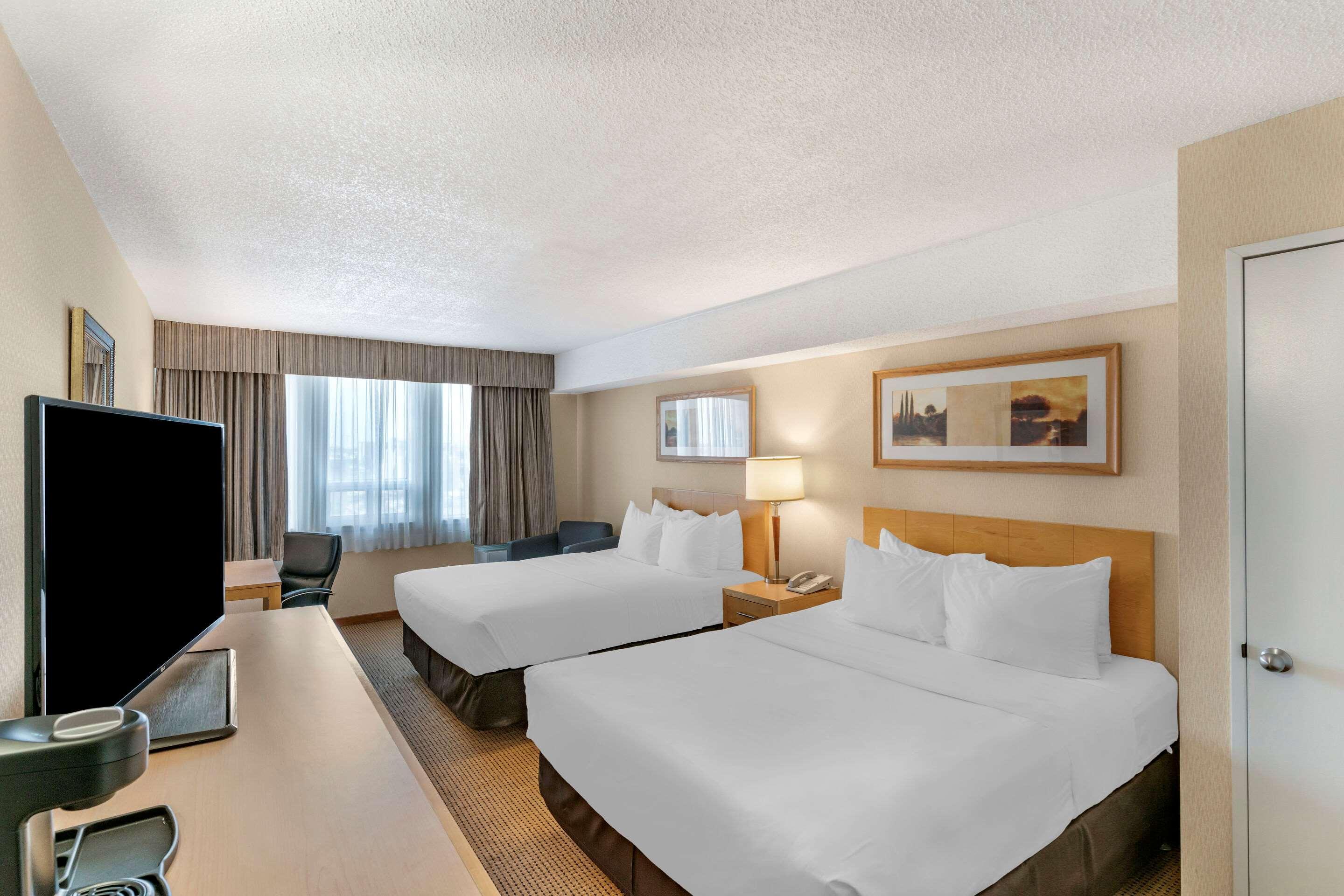 Quality Inn And Suites Montreal East Εξωτερικό φωτογραφία